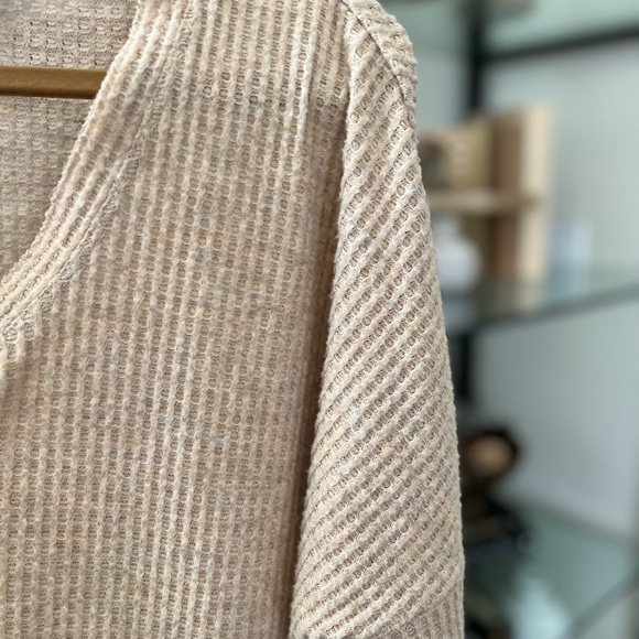 UO Out from Under waffle knot button Jojo thermal top xs - Picture 6 of 9